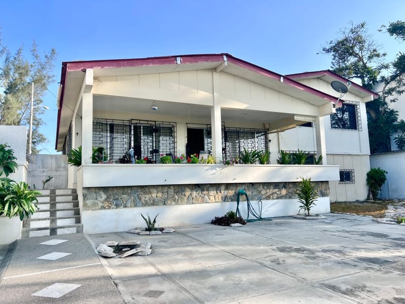 Gated Oceanfront Community: 2-Bedroom, 2-Bathroom Vintage Home — photo 3
