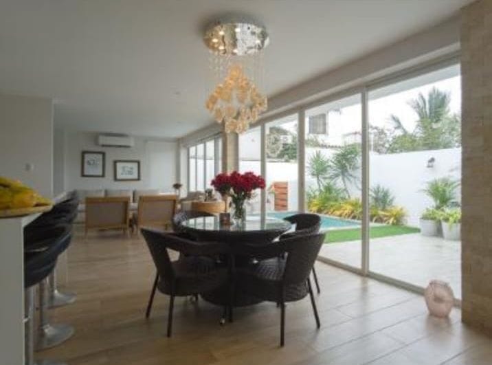 Contemporary Home with Pool Steps from the Ocean in Costa de Oro — foto 5