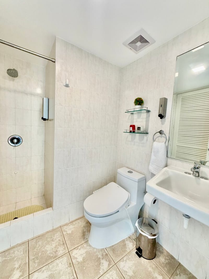 SALINAS COLON MIRAMAR: VENDO SUITE FRENTE AL MAR REMODELADA — foto 28