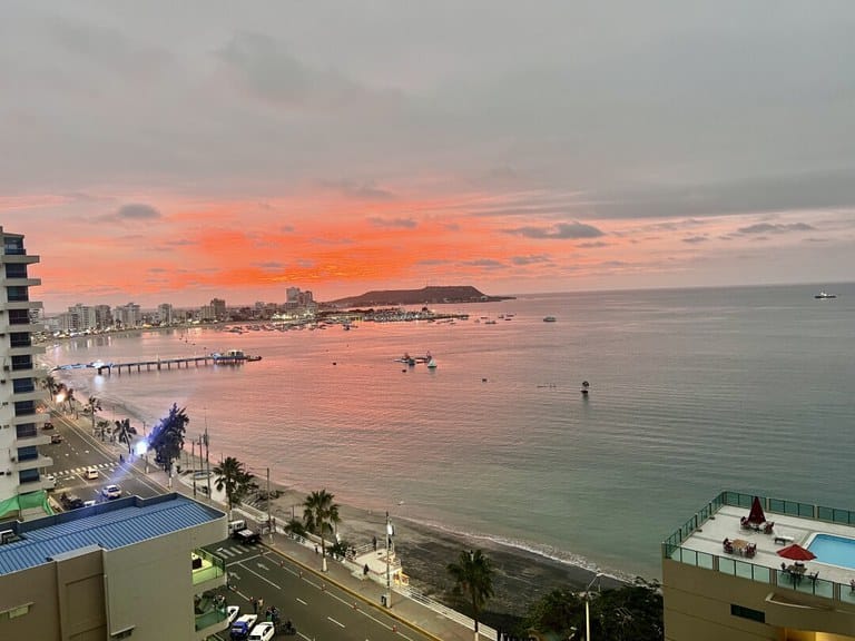 SALINAS COLON MIRAMAR: VENDO SUITE FRENTE AL MAR REMODELADA — foto 3