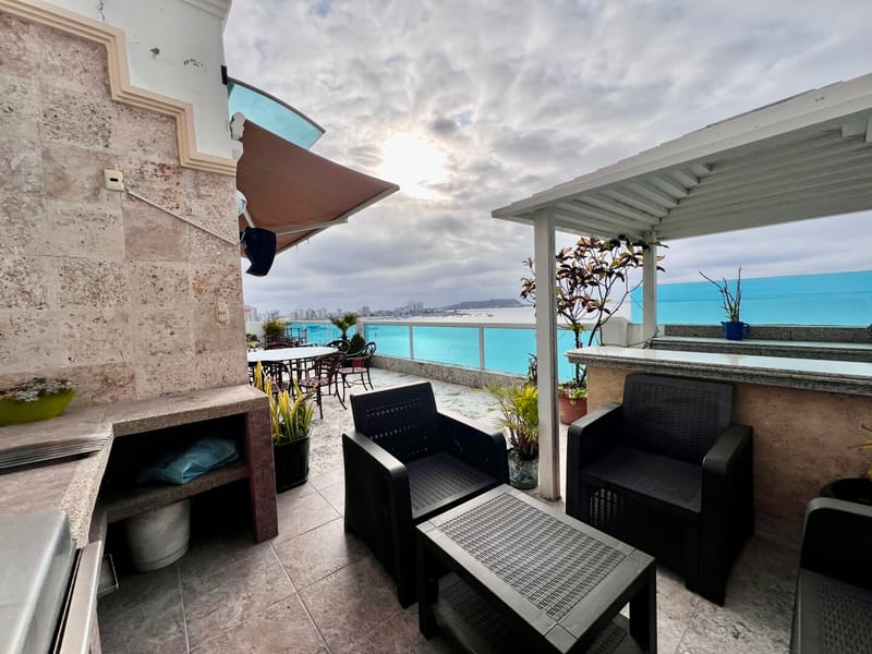 SAN LORENZO: STUNNING PENTHOUSE IN A BEACHFRONT BUILDING WITH A POOL — photo 8