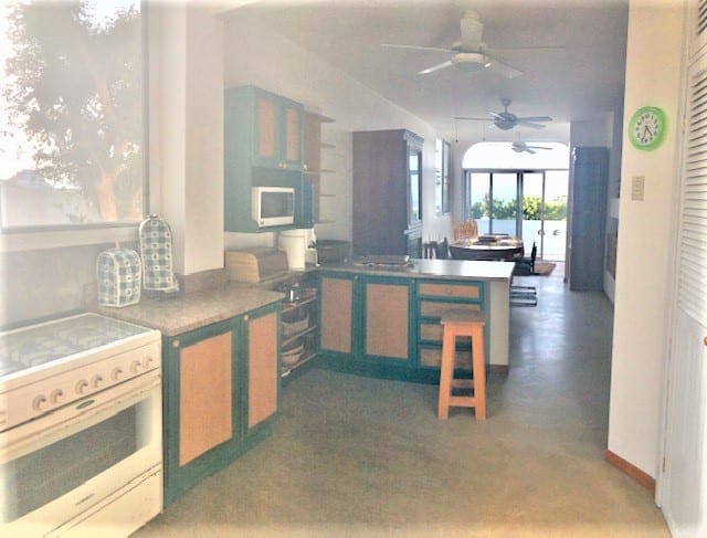 Stunning 3-Story Home with Pool in Capaes — foto 10