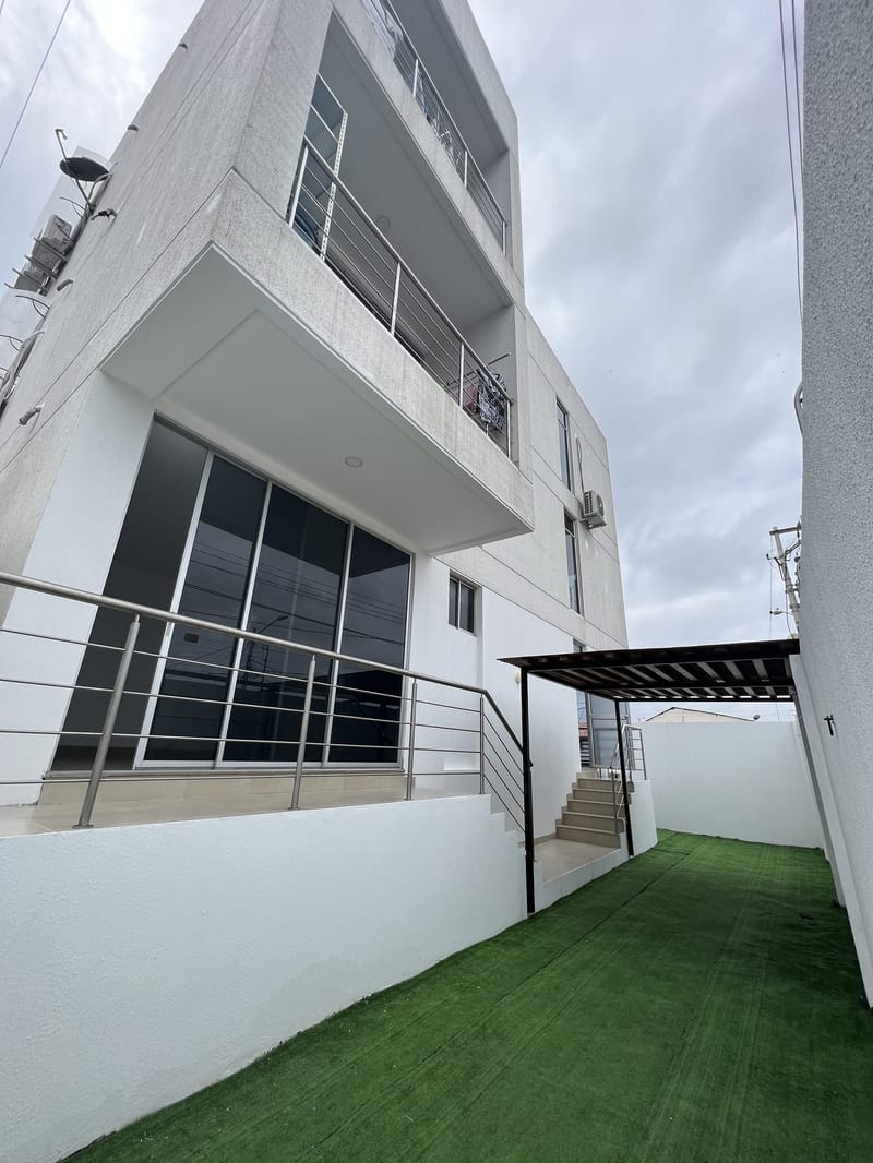 SIN AMOBLAR DEPARTAMENTO NUEVO EN ZONA EXCLUSIVA CERCA DEL MAR — foto 2
