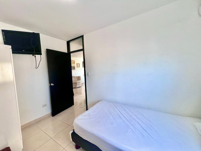 SAN LORENZO: GORGEOUS 2-Bedroom Apartment in a Beachfront Building with a Pool and Rooftop — photo 27