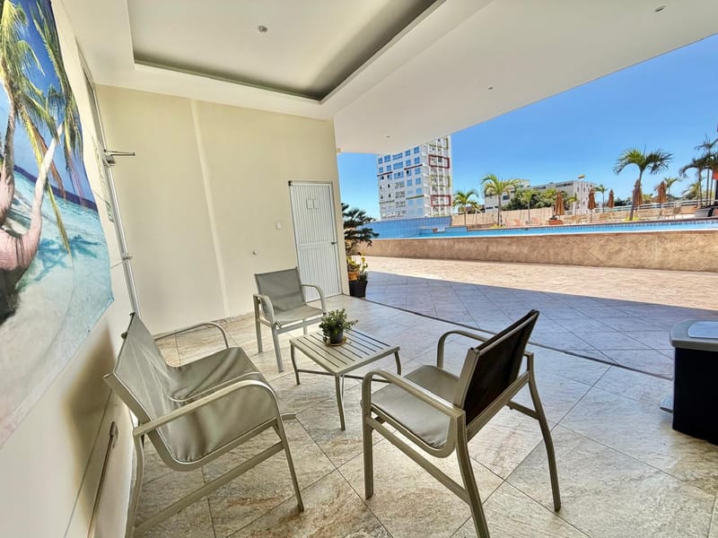 SAN LORENZO: GORGEOUS 2-Bedroom Apartment in a Beachfront Building with a Pool and Rooftop — photo 13