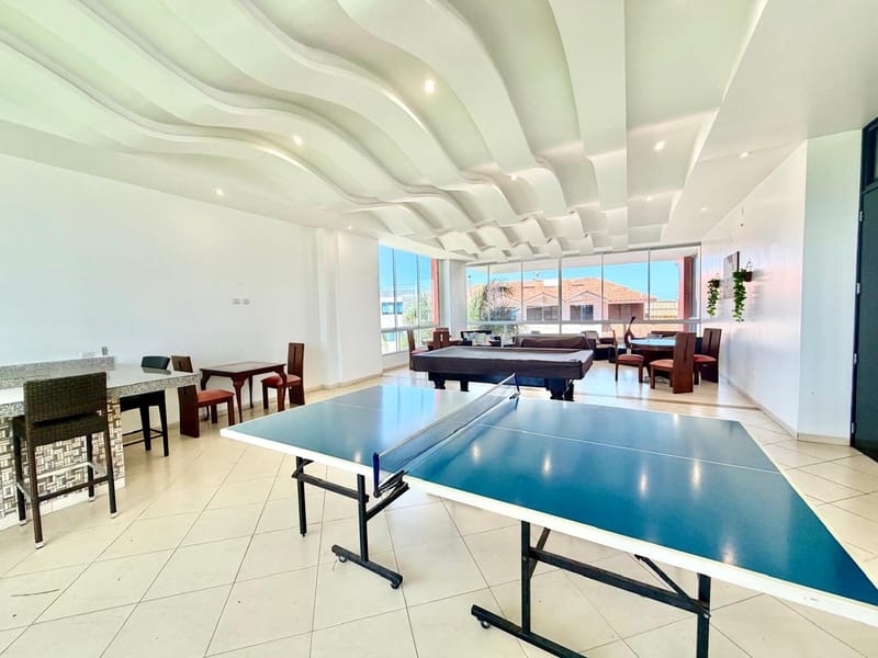 SAN LORENZO: GORGEOUS 2-Bedroom Apartment in a Beachfront Building with a Pool and Rooftop — photo 9
