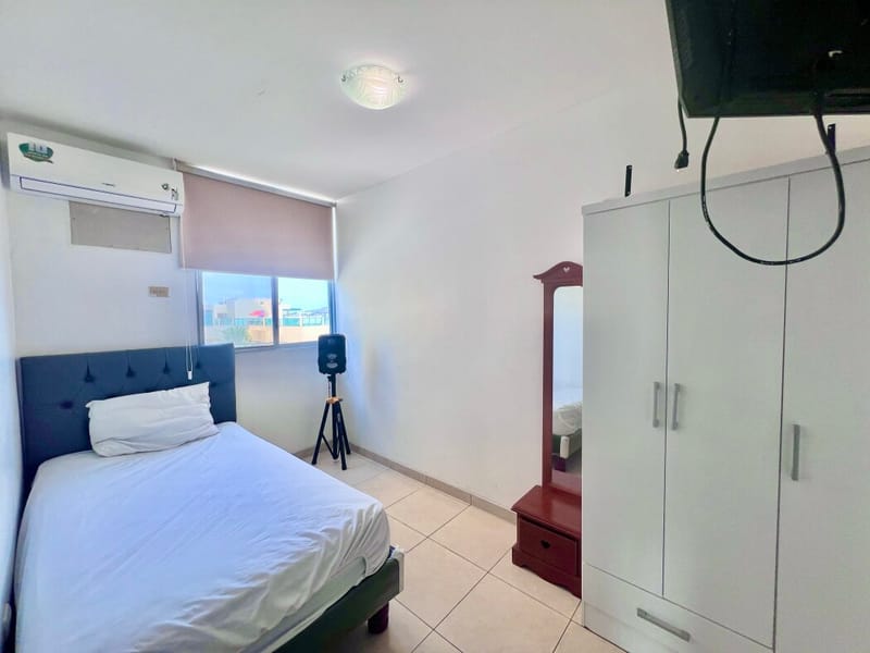 SAN LORENZO: GORGEOUS 2-Bedroom Apartment in a Beachfront Building with a Pool and Rooftop — photo 26