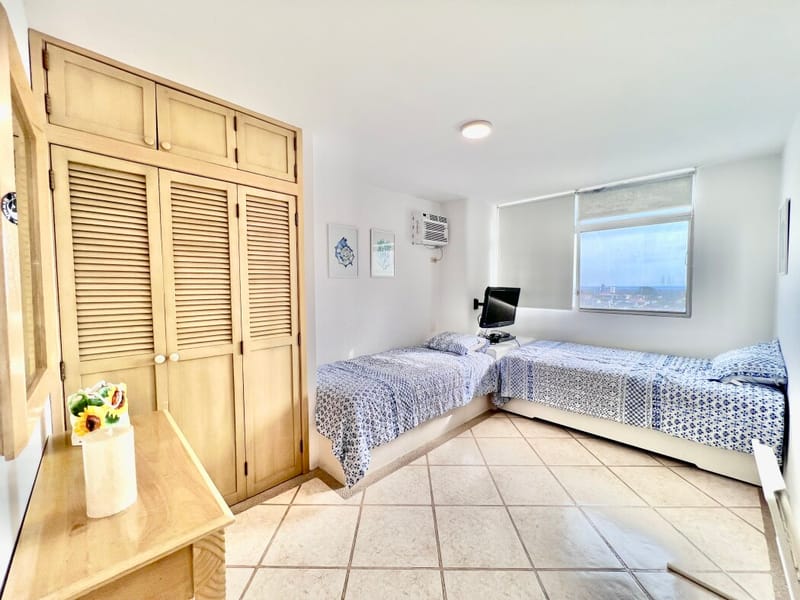 SPACIOUS 4-BEDROOM, 4-BATHROOM APARTMENT RIGHT ON THE BEACH — photo 17