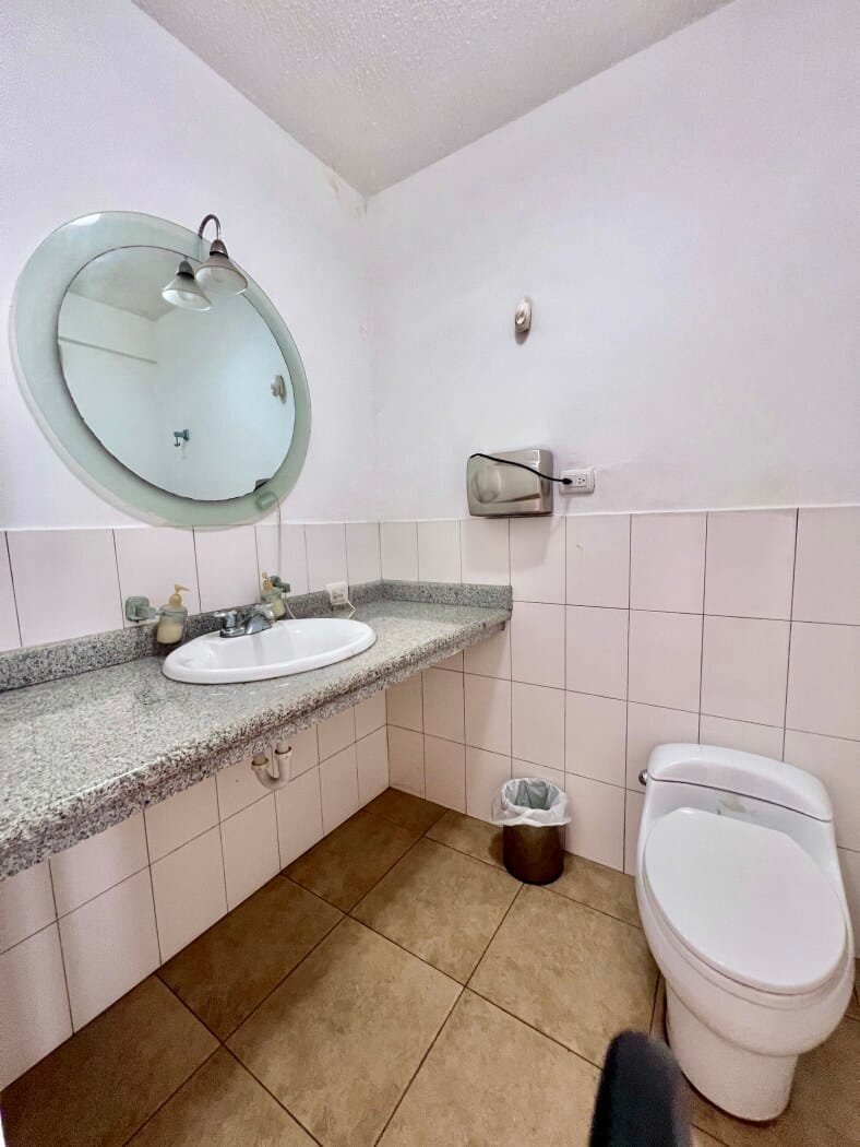 SPACIOUS 4-BEDROOM, 4-BATHROOM APARTMENT RIGHT ON THE BEACH — photo 24