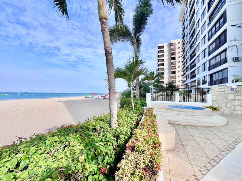 SPACIOUS 4-BEDROOM, 4-BATHROOM APARTMENT RIGHT ON THE BEACH — photo 27