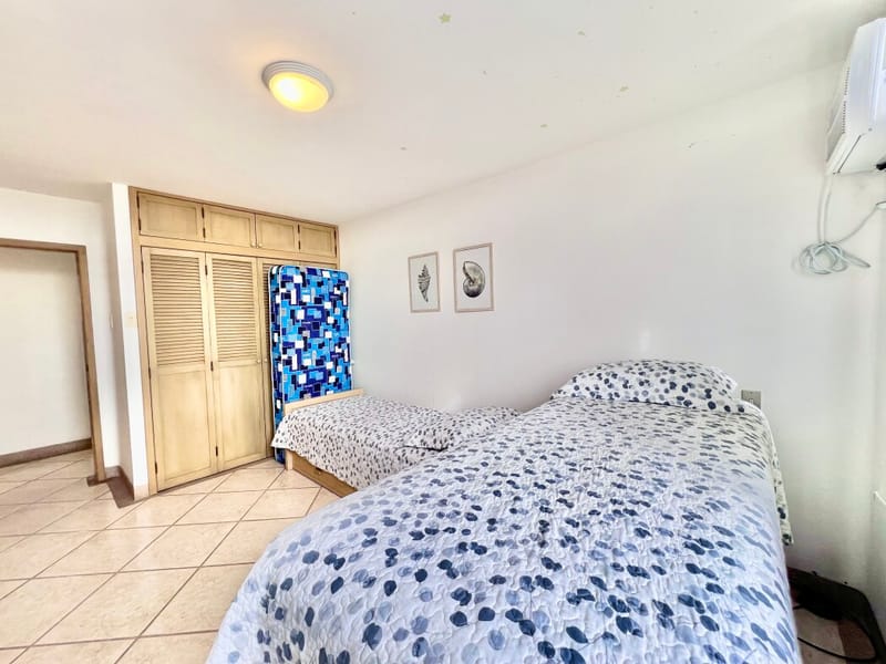 SPACIOUS 4-BEDROOM, 4-BATHROOM APARTMENT RIGHT ON THE BEACH — photo 26