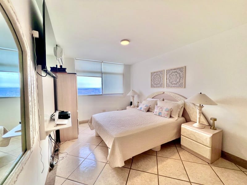 SPACIOUS 4-BEDROOM, 4-BATHROOM APARTMENT RIGHT ON THE BEACH — photo 22