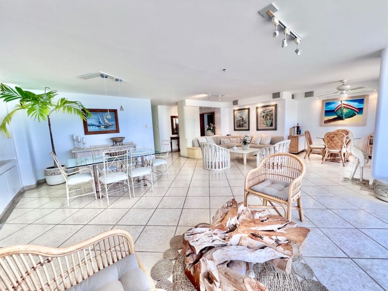 SPACIOUS 4-BEDROOM, 4-BATHROOM APARTMENT RIGHT ON THE BEACH — photo 4