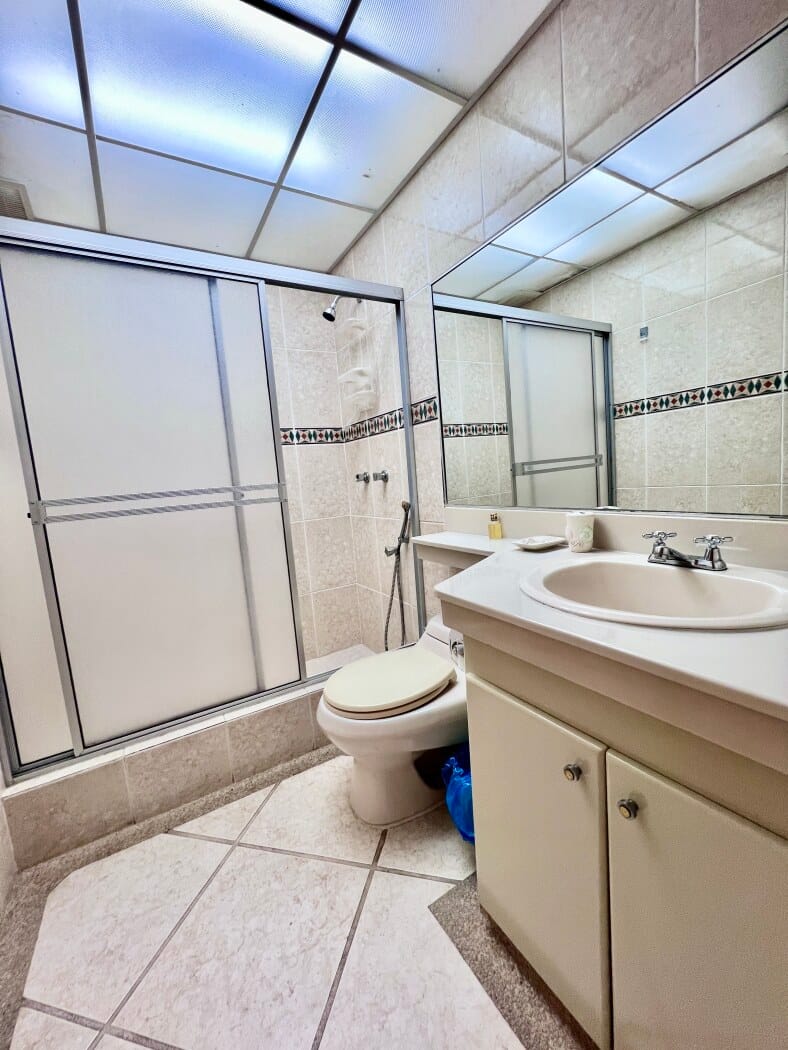 SPACIOUS 4-BEDROOM, 4-BATHROOM APARTMENT RIGHT ON THE BEACH — photo 15
