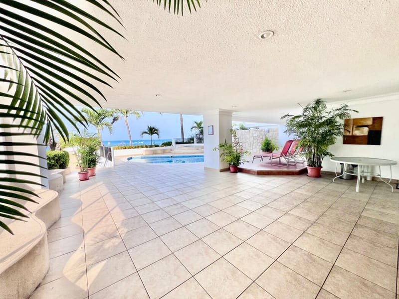 SPACIOUS 4-BEDROOM, 4-BATHROOM APARTMENT RIGHT ON THE BEACH — photo 29