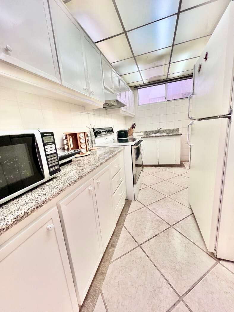 SPACIOUS 4-BEDROOM, 4-BATHROOM APARTMENT RIGHT ON THE BEACH — photo 12