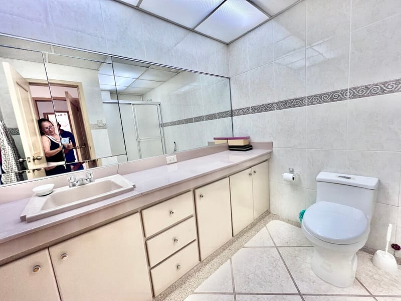SPACIOUS 4-BEDROOM, 4-BATHROOM APARTMENT RIGHT ON THE BEACH — photo 20