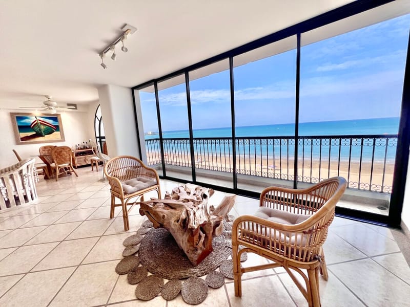 SPACIOUS 4-BEDROOM, 4-BATHROOM APARTMENT RIGHT ON THE BEACH — photo 2