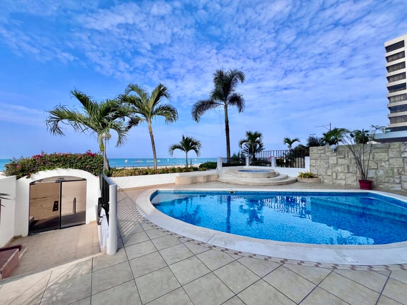 SPACIOUS 4-BEDROOM, 4-BATHROOM APARTMENT RIGHT ON THE BEACH — photo 28