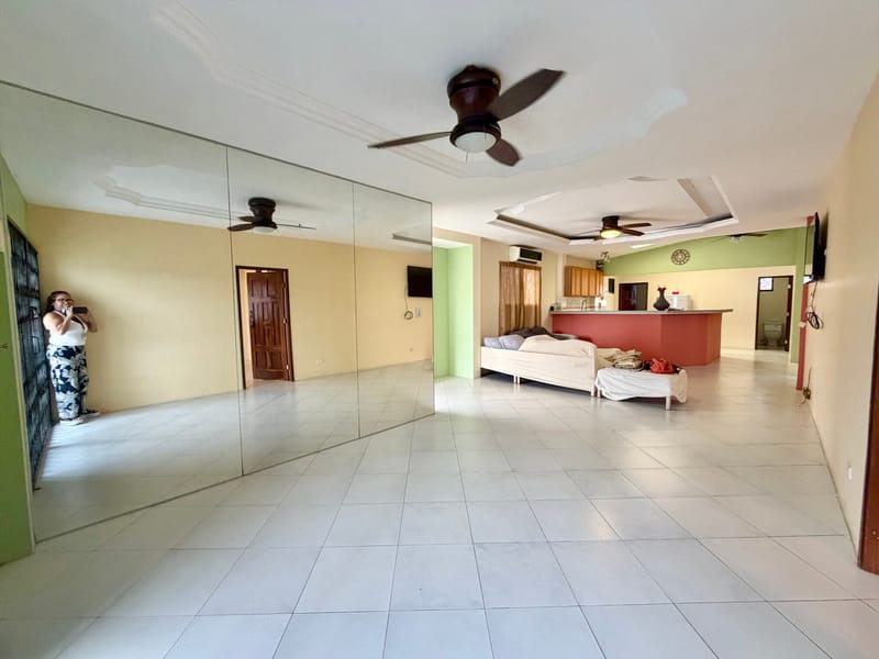 APARTMENT FOR RENT ON THE TOP FLOOR WITH 2 BALCONIES NEAR THE BEACH, 4 BLOCKS AWAY — photo 3