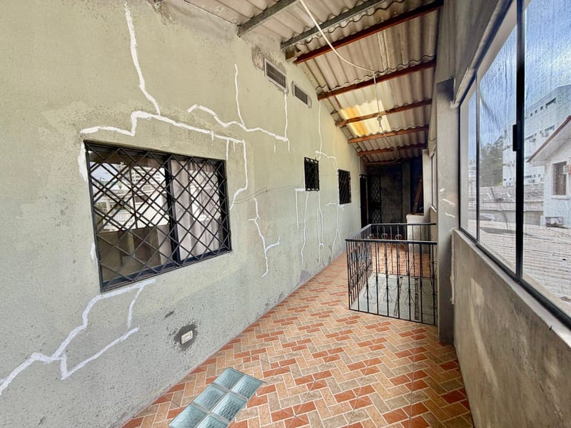 APARTMENT FOR RENT ON THE TOP FLOOR WITH 2 BALCONIES NEAR THE BEACH, 4 BLOCKS AWAY — photo 25