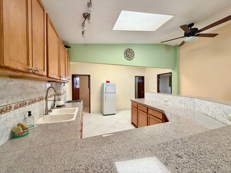 APARTMENT FOR RENT ON THE TOP FLOOR WITH 2 BALCONIES NEAR THE BEACH, 4 BLOCKS AWAY — photo 12