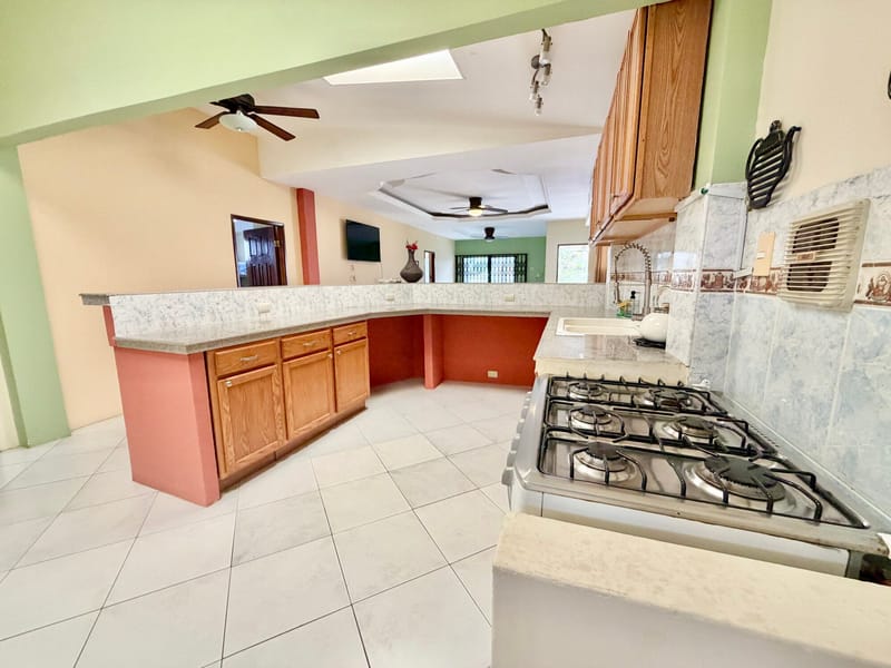 APARTMENT FOR RENT ON THE TOP FLOOR WITH 2 BALCONIES NEAR THE BEACH, 4 BLOCKS AWAY — photo 9