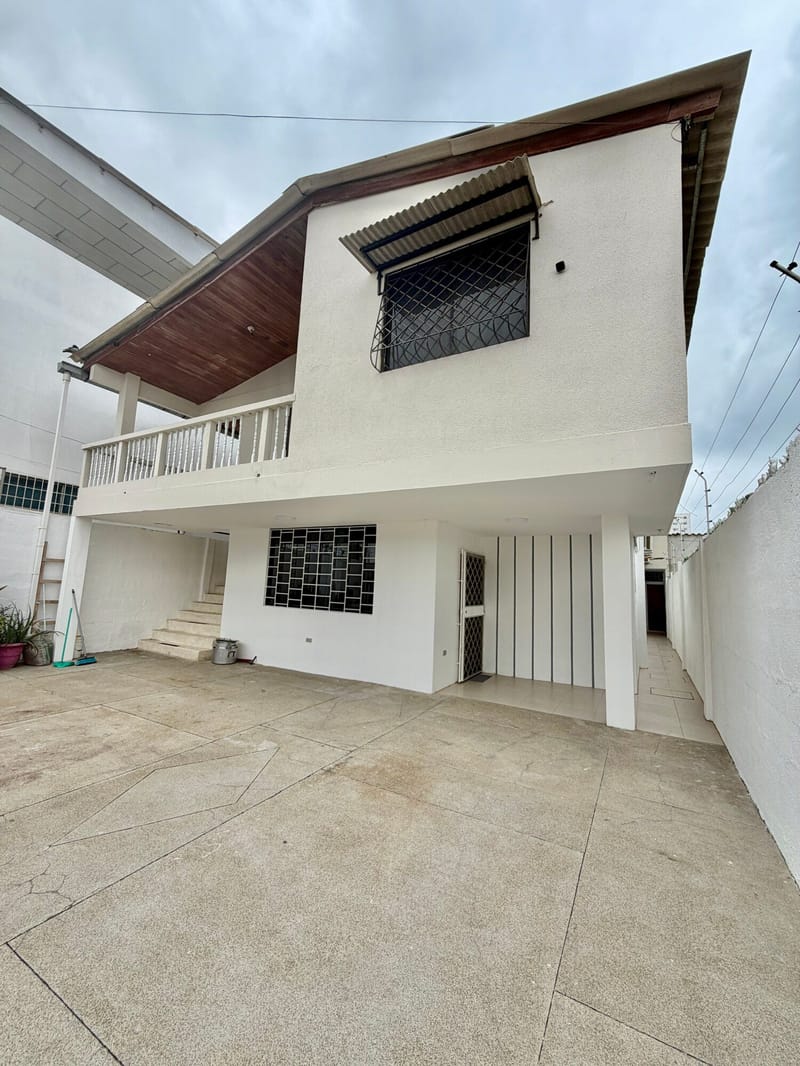 APARTMENT FOR RENT ON THE TOP FLOOR WITH 2 BALCONIES NEAR THE BEACH, 4 BLOCKS AWAY — photo 2