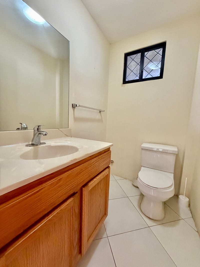 APARTMENT FOR RENT ON THE TOP FLOOR WITH 2 BALCONIES NEAR THE BEACH, 4 BLOCKS AWAY — photo 19