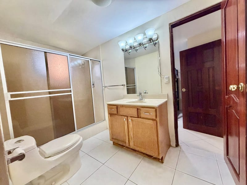 APARTMENT FOR RENT ON THE TOP FLOOR WITH 2 BALCONIES NEAR THE BEACH, 4 BLOCKS AWAY — photo 17