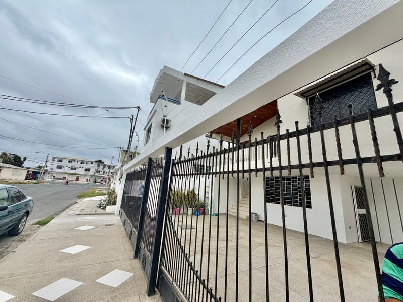 APARTMENT FOR RENT ON THE TOP FLOOR WITH 2 BALCONIES NEAR THE BEACH, 4 BLOCKS AWAY  — photo 29