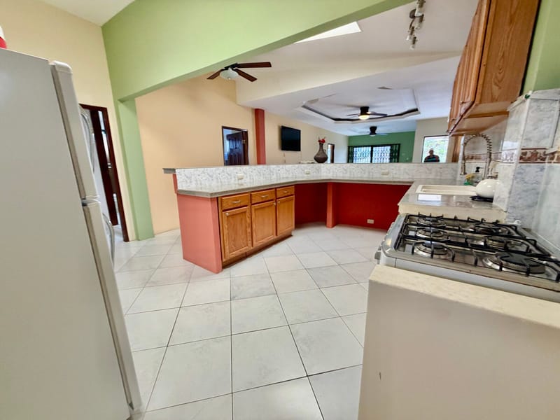 APARTMENT FOR RENT ON THE TOP FLOOR WITH 2 BALCONIES NEAR THE BEACH, 4 BLOCKS AWAY — photo 10