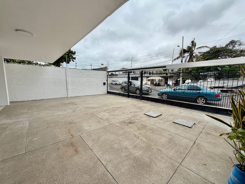 APARTMENT FOR RENT ON THE TOP FLOOR WITH 2 BALCONIES NEAR THE BEACH, 4 BLOCKS AWAY — photo 28