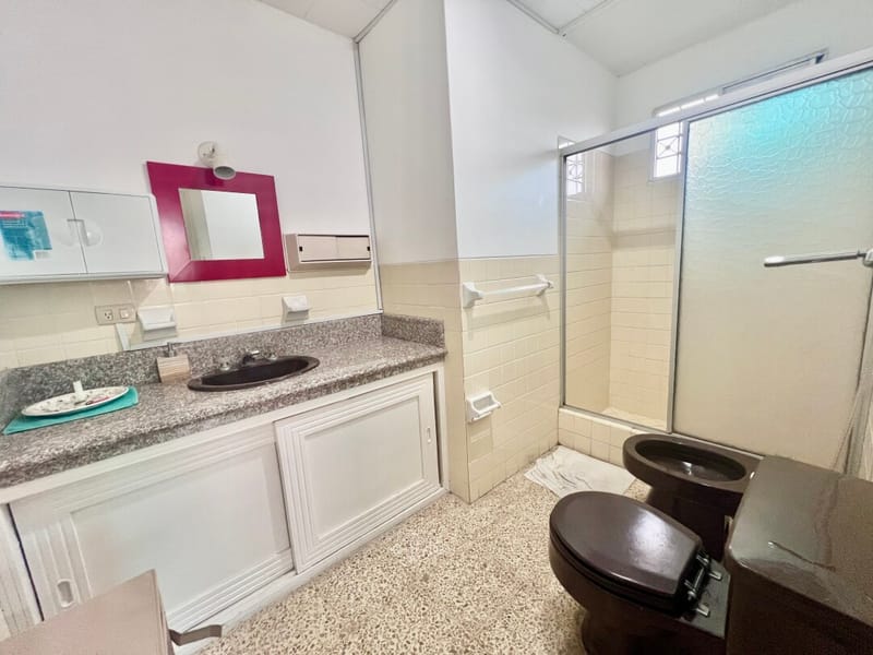 SAN LORENZO: REMODELADA 3D CASA CON SUITE CERCA DEL MAR 3 CUADRAS — foto 7