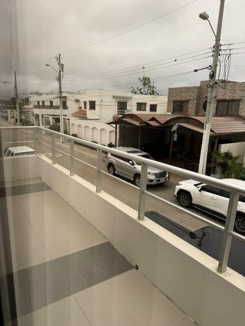 Modern 2-Story Home in a Gated Community with a Pool in Nautilus, Salinas — photo 9