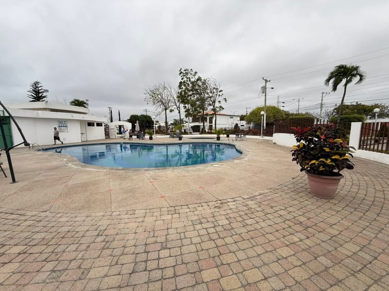 Modern 2-Story Home in a Gated Community with a Pool in Nautilus, Salinas — photo 5