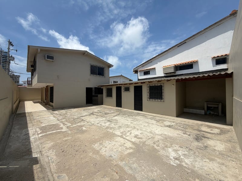 SALINAS CENTRAL, TWO-STORY HOUSE JUST A FEW BLOCKS FROM THE OCEAN — photo 22