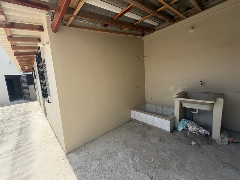 SALINAS CENTRAL, TWO-STORY HOUSE JUST A FEW BLOCKS FROM THE OCEAN — photo 27
