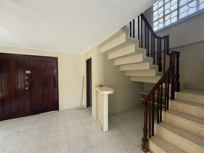 SALINAS CENTRAL, TWO-STORY HOUSE JUST A FEW BLOCKS FROM THE OCEAN — photo 9