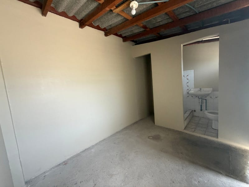 SALINAS CENTRAL, TWO-STORY HOUSE JUST A FEW BLOCKS FROM THE OCEAN — photo 25