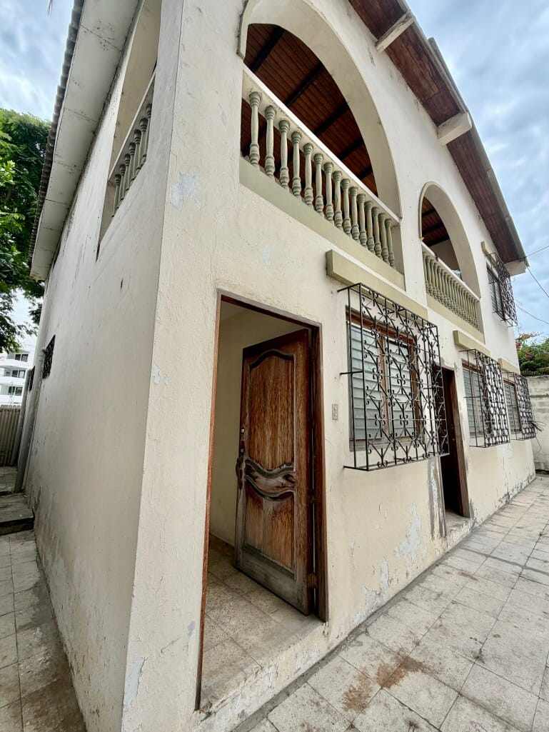 SAN LORENZO: CASA A 2 CALLES DEL MAR — foto 3