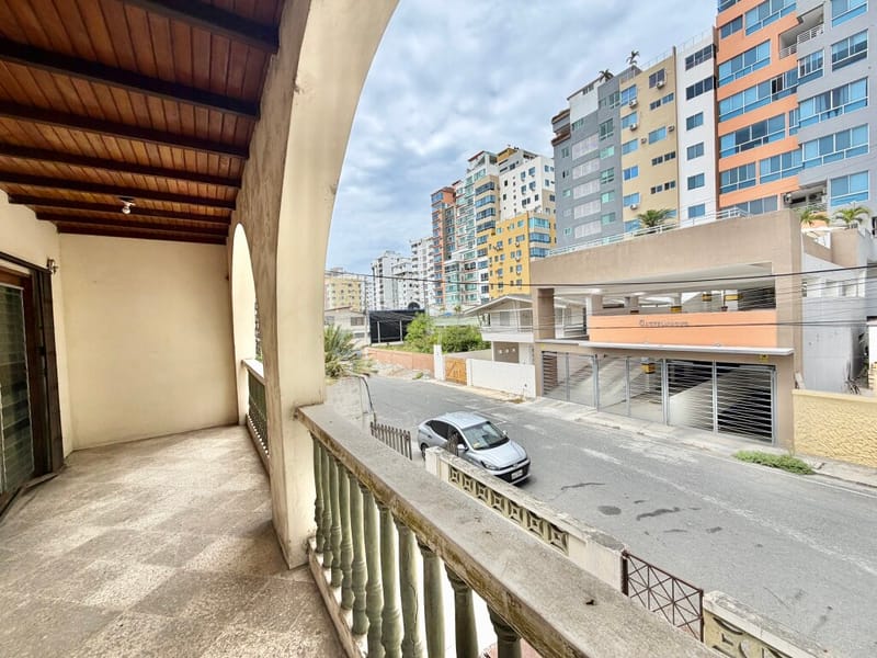 SAN LORENZO: CASA A 2 CALLES DEL MAR — foto 16