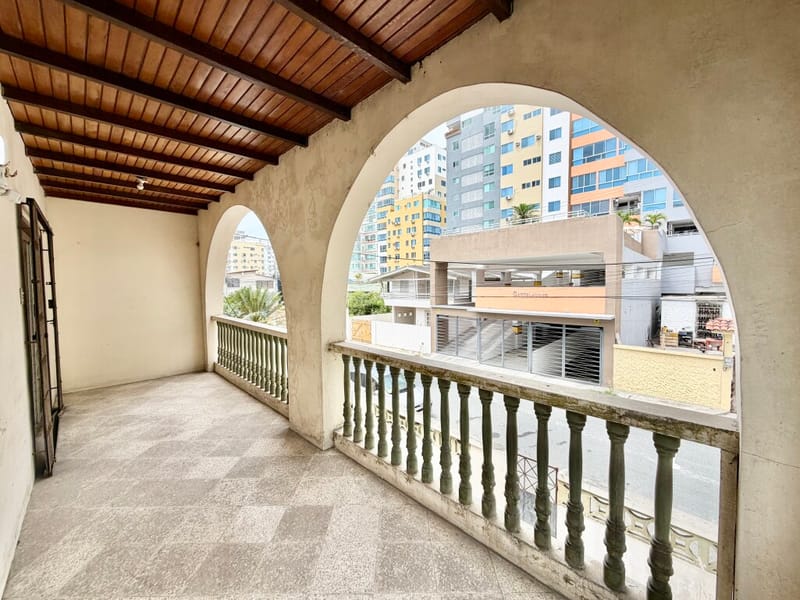 SAN LORENZO: CASA A 2 CALLES DEL MAR — foto 15