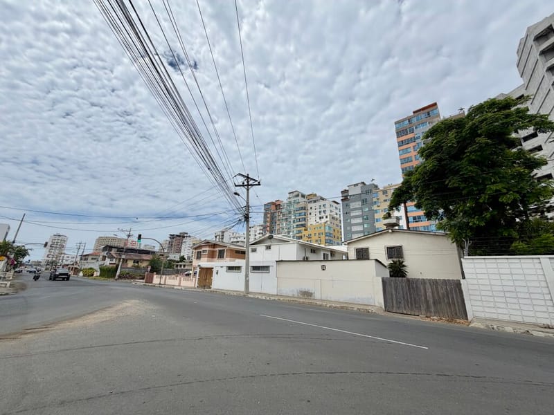 SAN LORENZO: CASA A 2 CALLES DEL MAR — foto 30