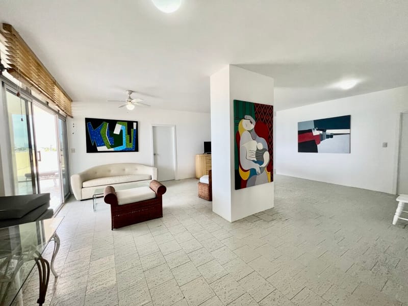 CHIPIPE: AMPLIO DEPARTAMENTO FRENTE AL MAR REMODELADO EN EDIFICIO ESQUINERO — foto 7
