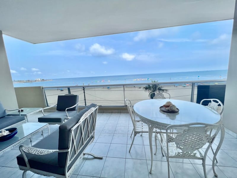 CHIPIPE: AMPLIO DEPARTAMENTO FRENTE AL MAR REMODELADO EN EDIFICIO ESQUINERO — foto 24