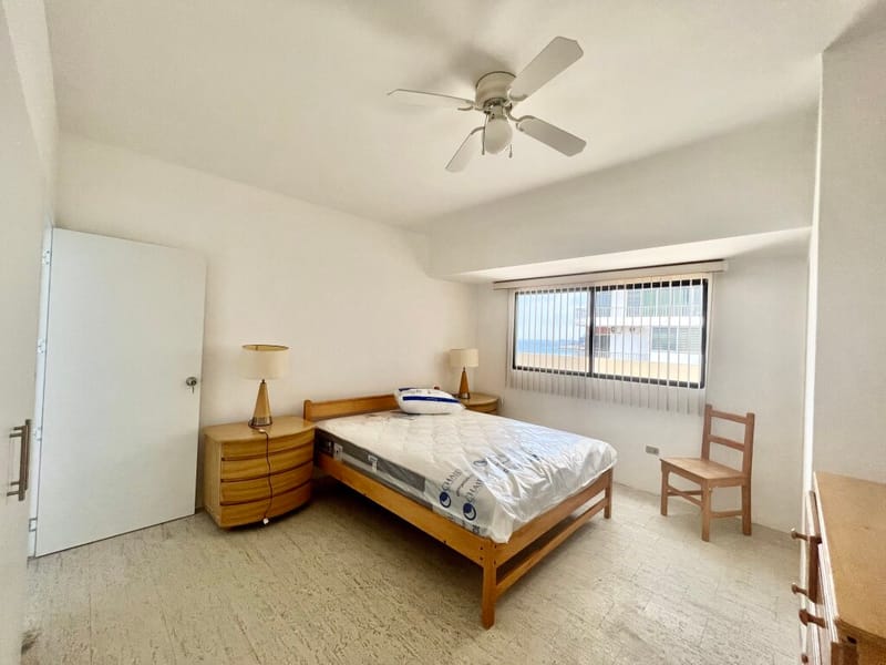 CHIPIPE: AMPLIO DEPARTAMENTO FRENTE AL MAR REMODELADO EN EDIFICIO ESQUINERO — foto 15