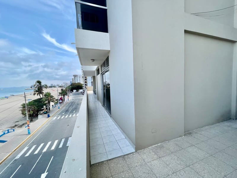 CHIPIPE: AMPLIO DEPARTAMENTO FRENTE AL MAR REMODELADO EN EDIFICIO ESQUINERO — foto 25