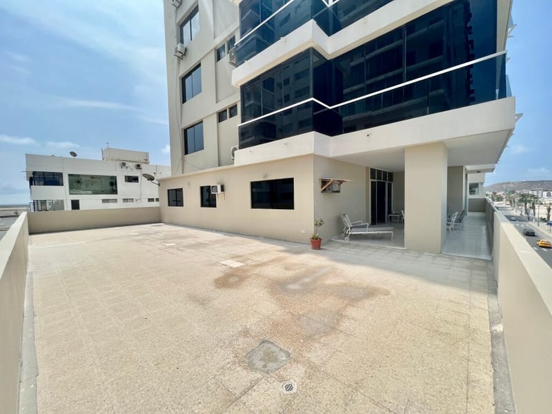 CHIPIPE: AMPLIO DEPARTAMENTO FRENTE AL MAR REMODELADO EN EDIFICIO ESQUINERO — foto 5
