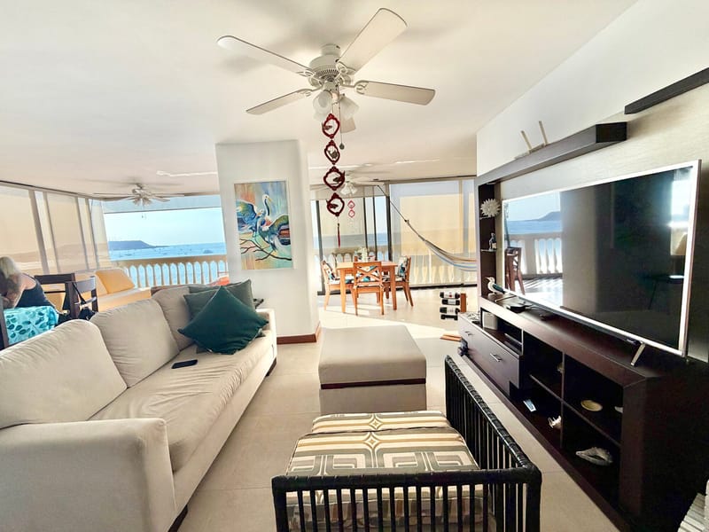 RENT: RENOVATED OCEANFRONT APARTMENT IN SAN LORENZO SALINAS  — photo 6